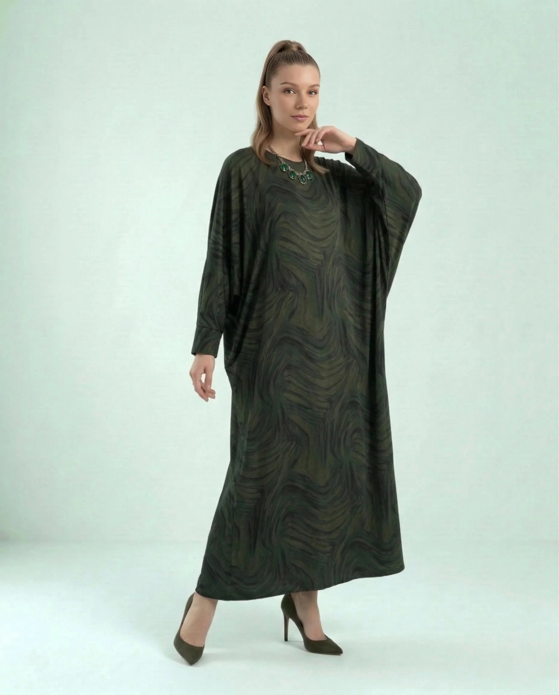 Yeşil Desenli Cupro İpek Yarasa Kol Elbise - Görsel 4