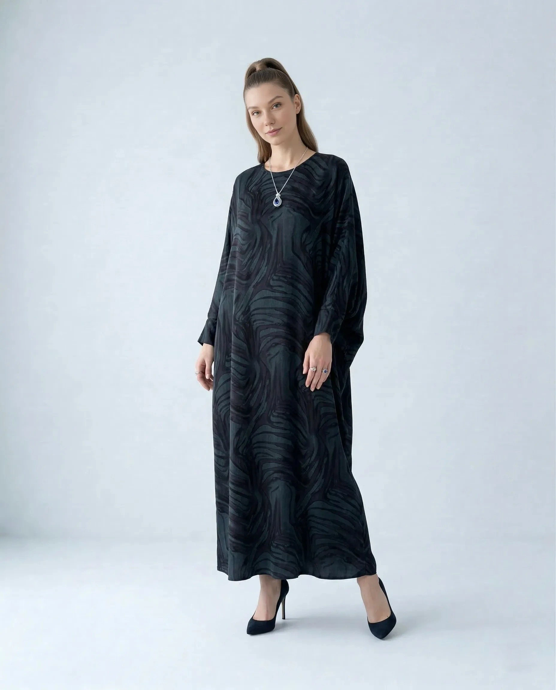 Mavi Desenli Cupro İpek Yarasa Kol Elbise - Görsel 3