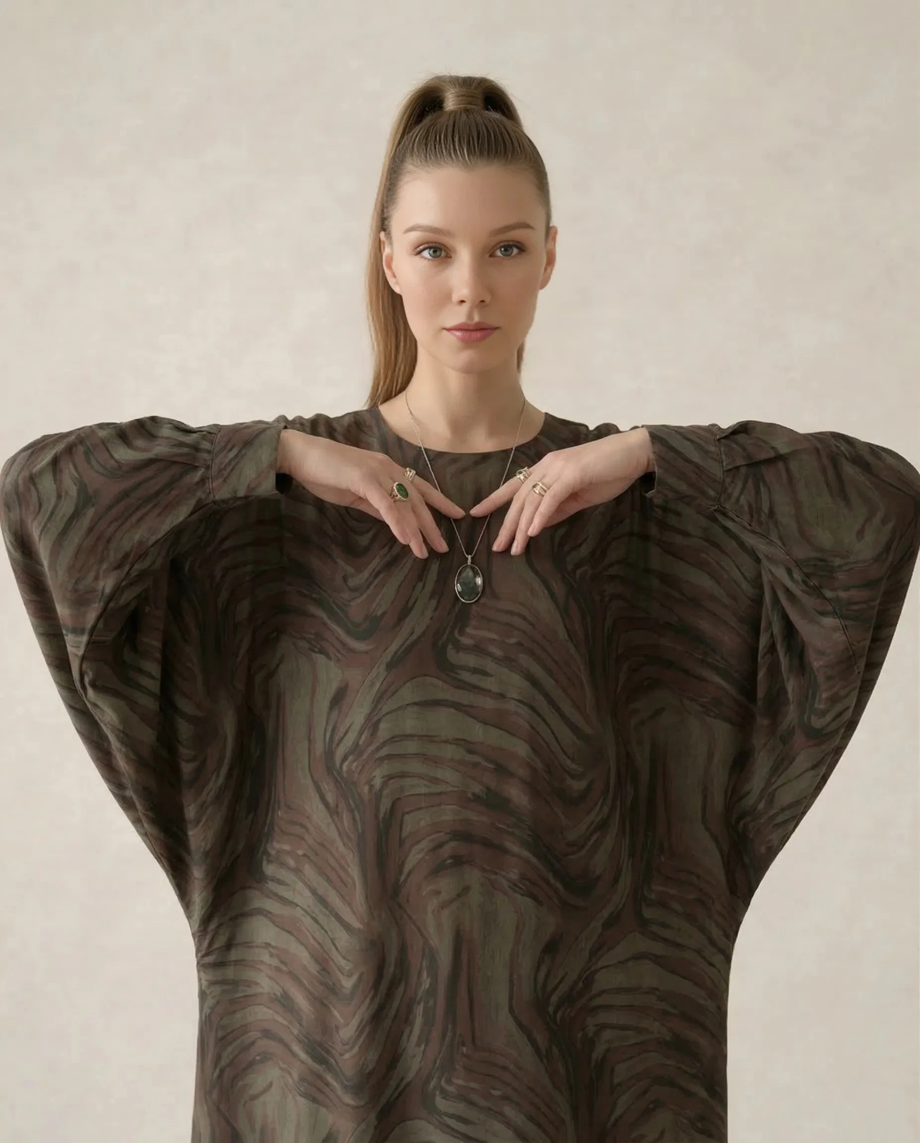 Kahverengi Desenli Cupro İpek Yarasa Kol Elbise - Görsel 3