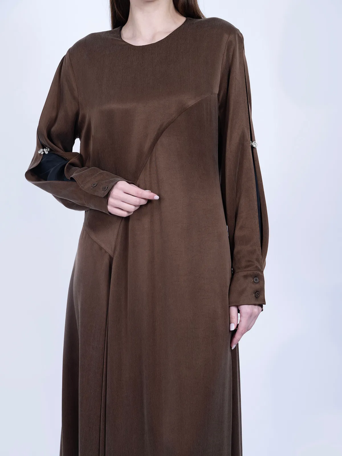 İpek Cupro Kolları Taşlı ve Godeli Elbise - Kahve - Görsel 3