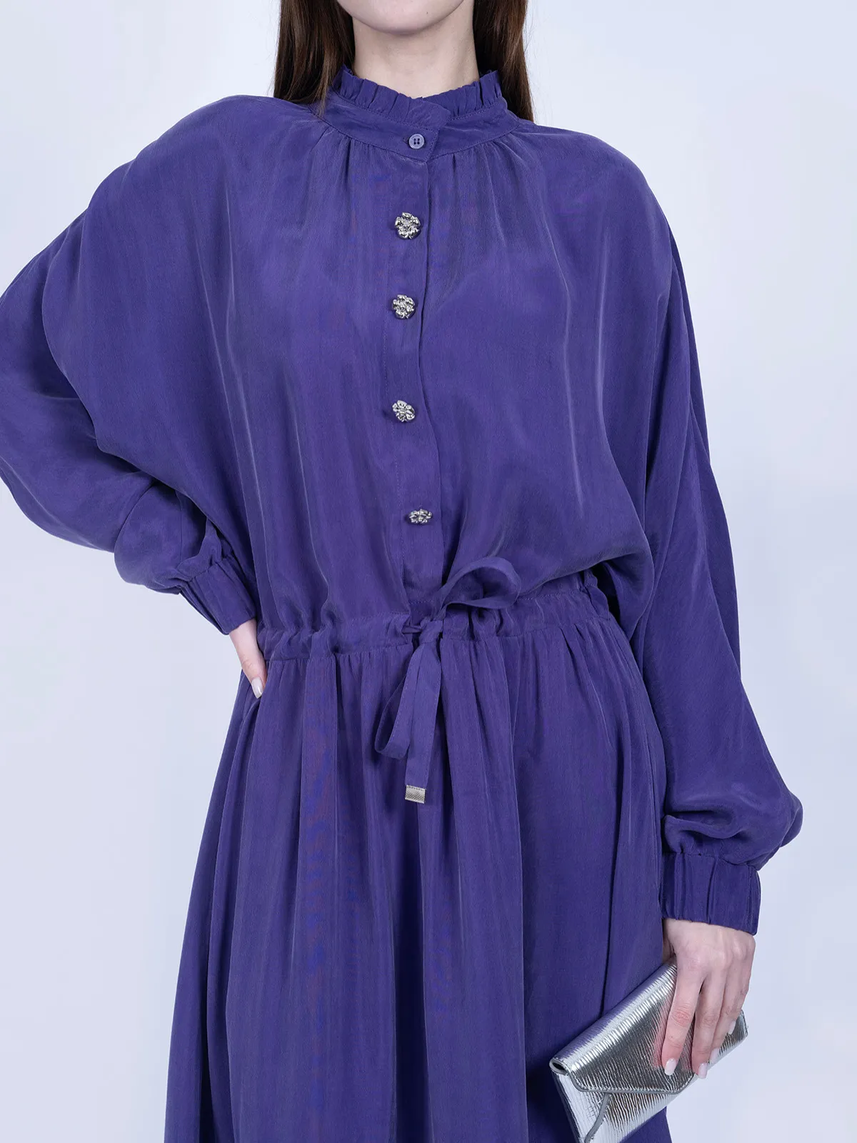 İpek Cupro Beli Bağcıklı ve Katlı Fırfır Detaylı Mor Elbise - Görsel 3