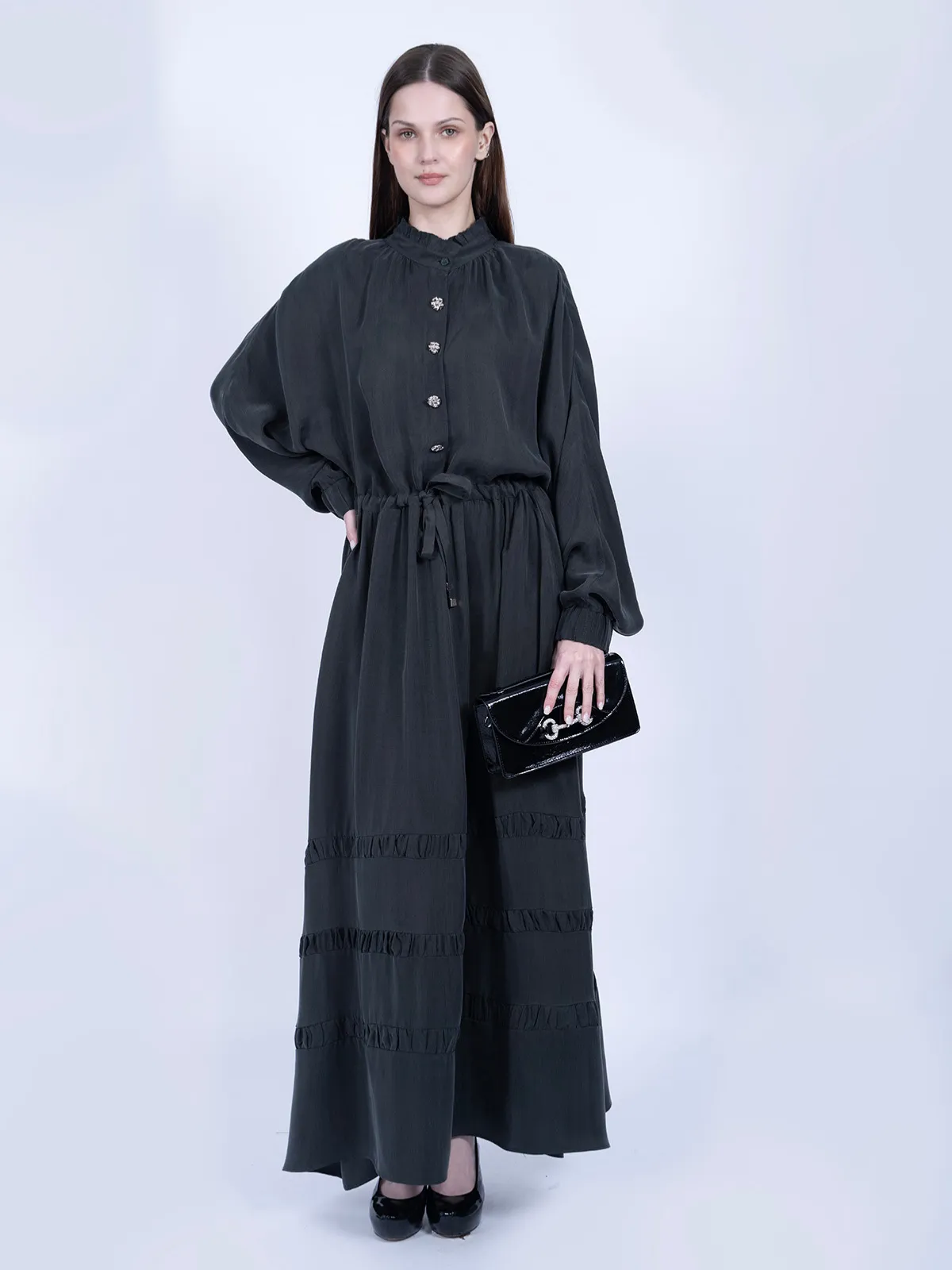 İpek Cupro Beli Bağcıklı ve Katlı Fırfır Detaylı Füme Elbise