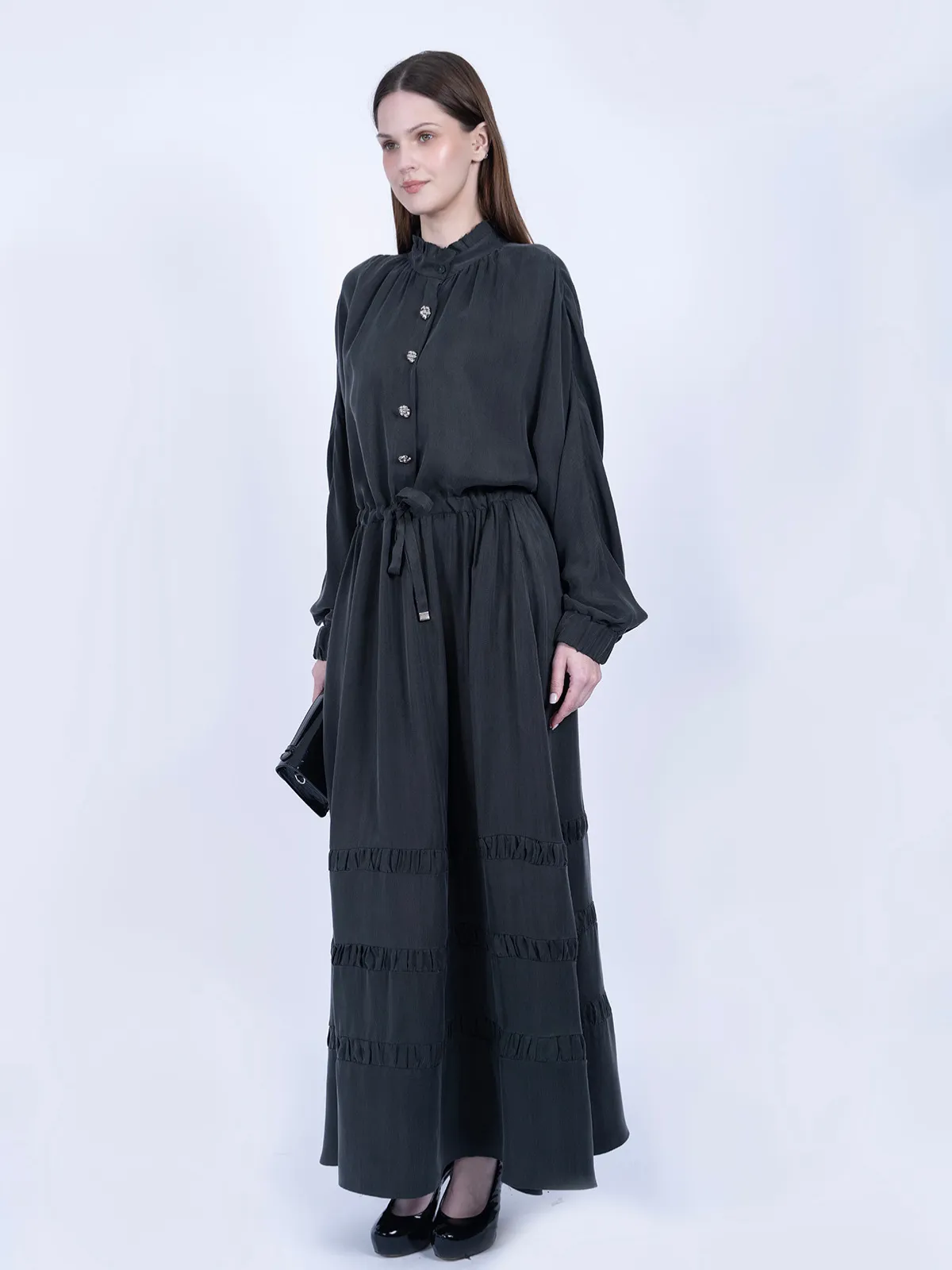 İpek Cupro Beli Bağcıklı ve Katlı Fırfır Detaylı Füme Elbise - Görsel 2