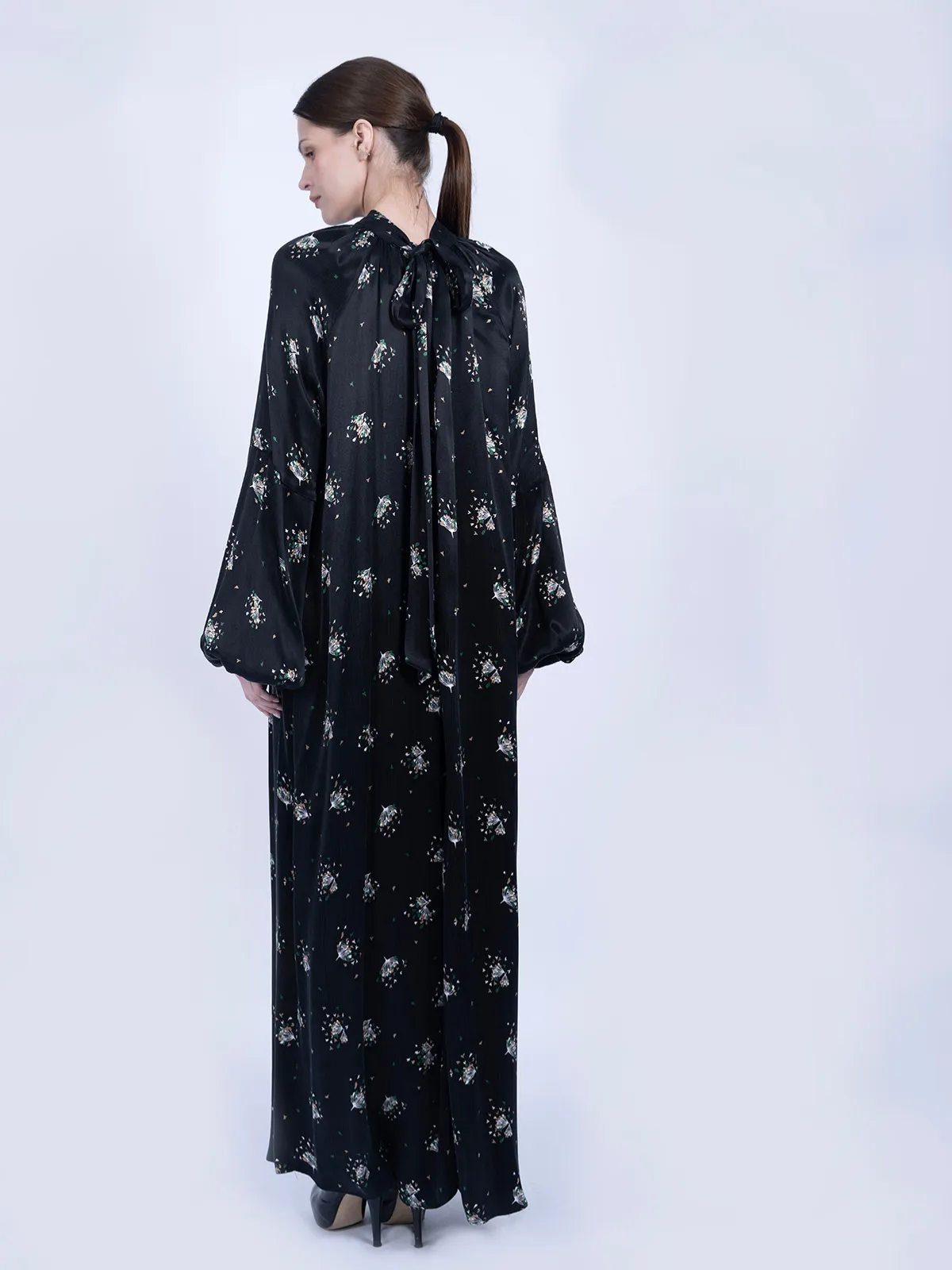 Kravat Yaka Çiçek Desenli İpek Cupro Elbise - Siyah - Görsel 4