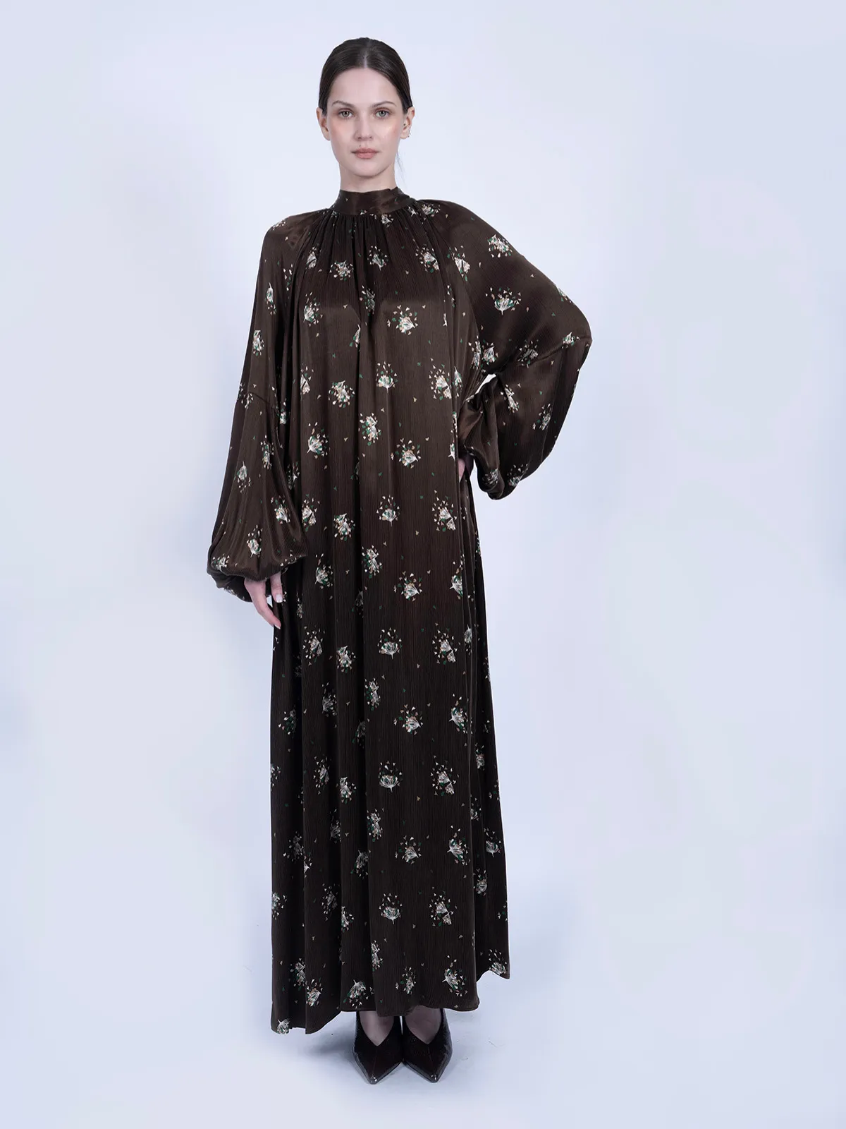 Kravat Yaka Çiçek Desenli İpek Cupro Elbise - Kahve