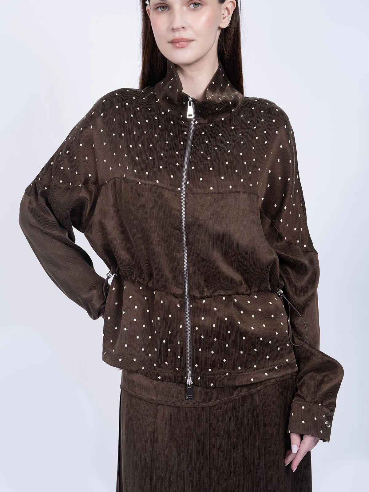 %100 İpek Cupro Puantiyeli Fermuarlı Ceket & Etek Takımı - Kahverengi - Görsel 4