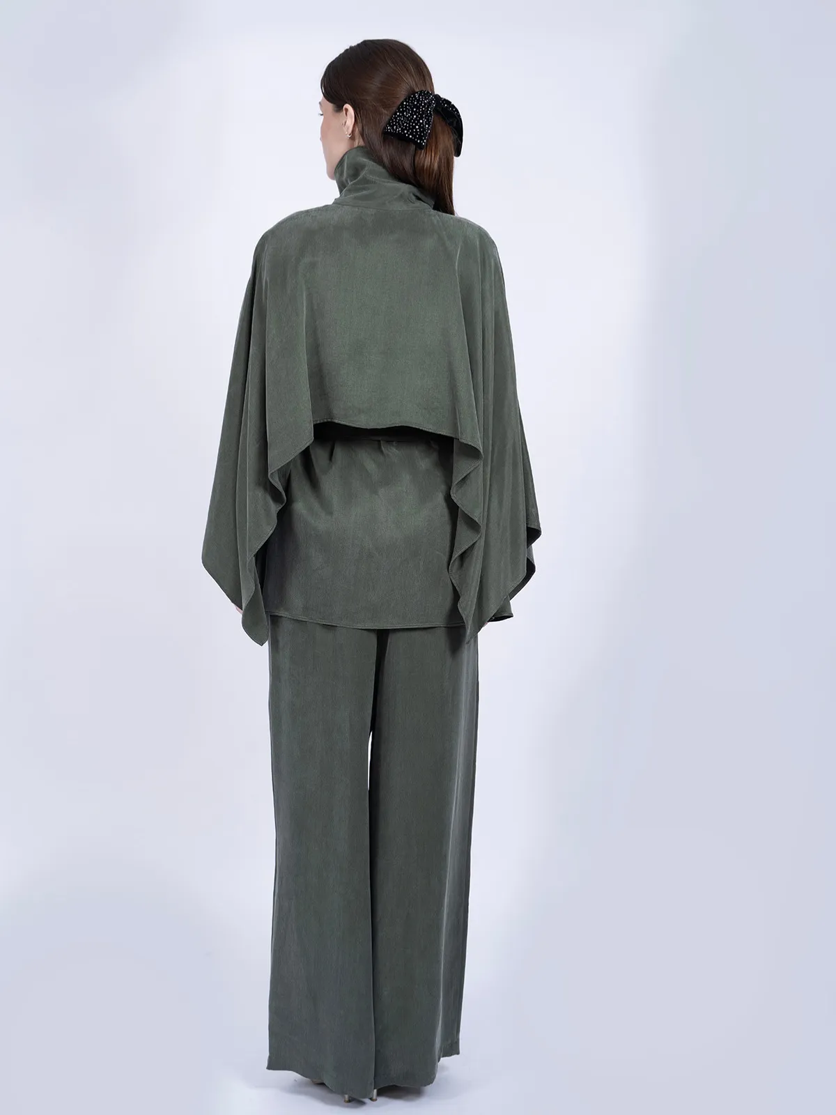 %100 İpek Cupro Pelerin Detaylı Tunik & Pantolon Takımı - Haki - Görsel 4