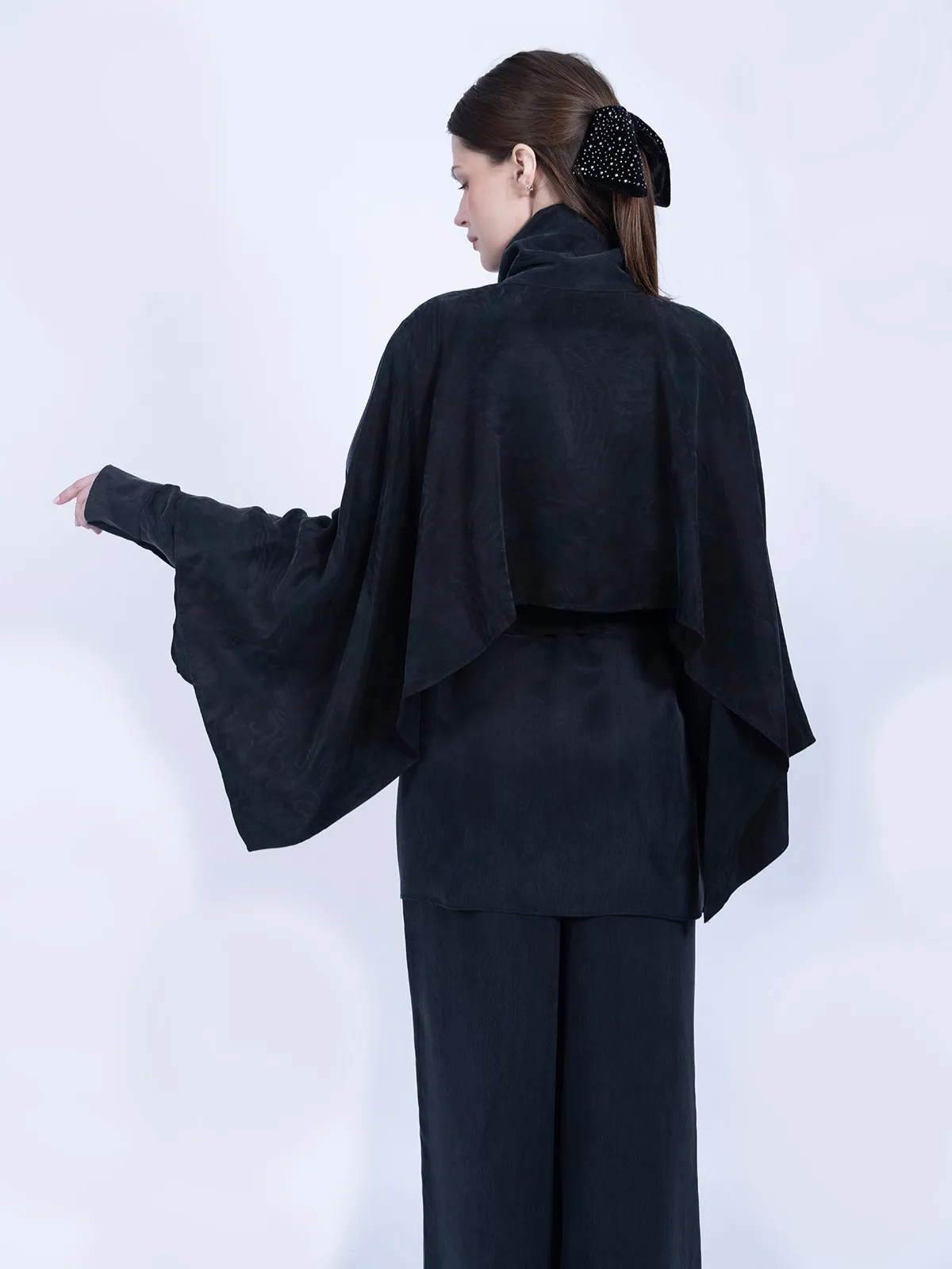 %100 İpek Cupro Desenli Pelerinli Tunik & Pantolon Takımı - Siyah - Görsel 4