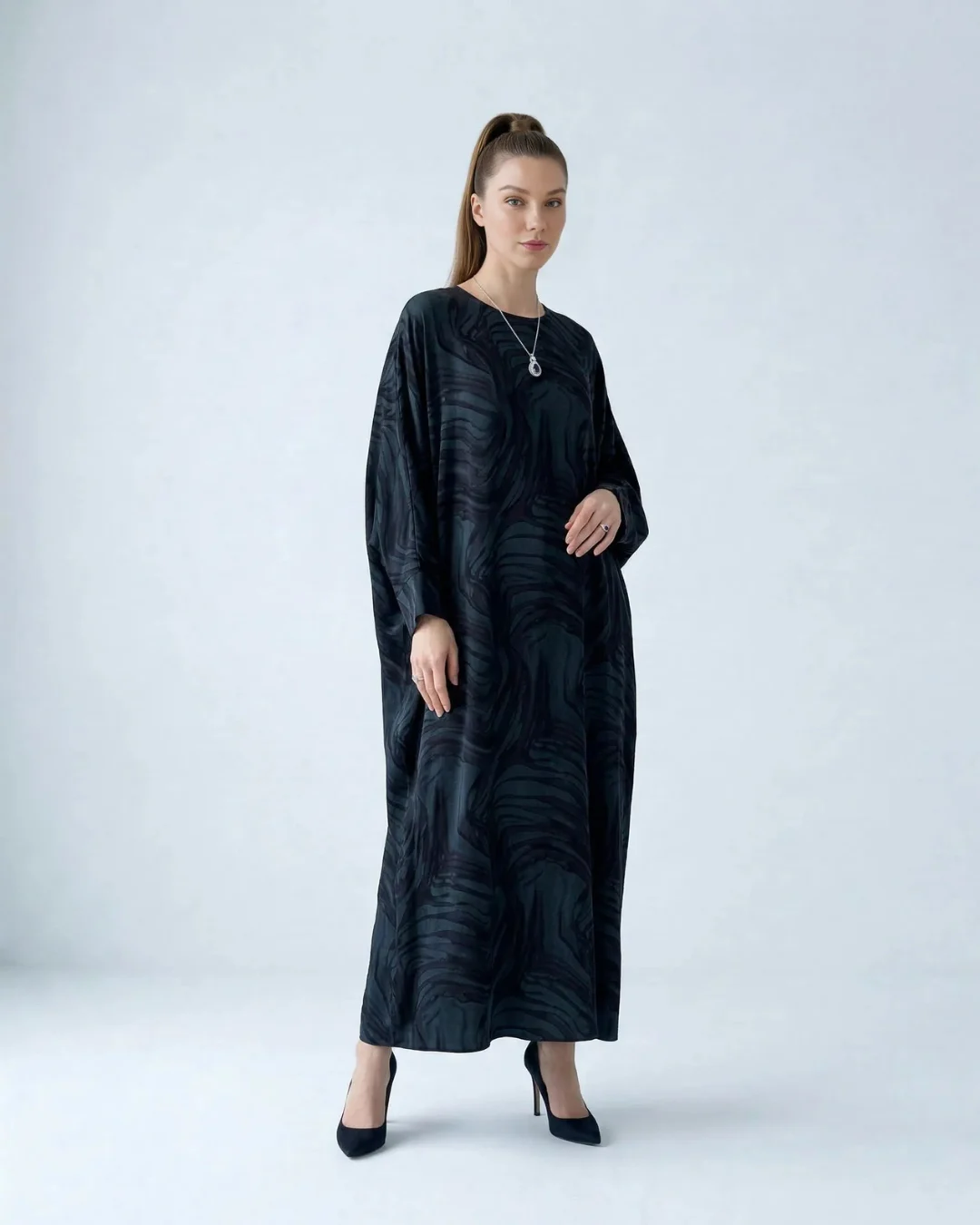 %100 İpeker Cupro Mavi Desenli Yarasa Kol Elbise - Ana Görsel