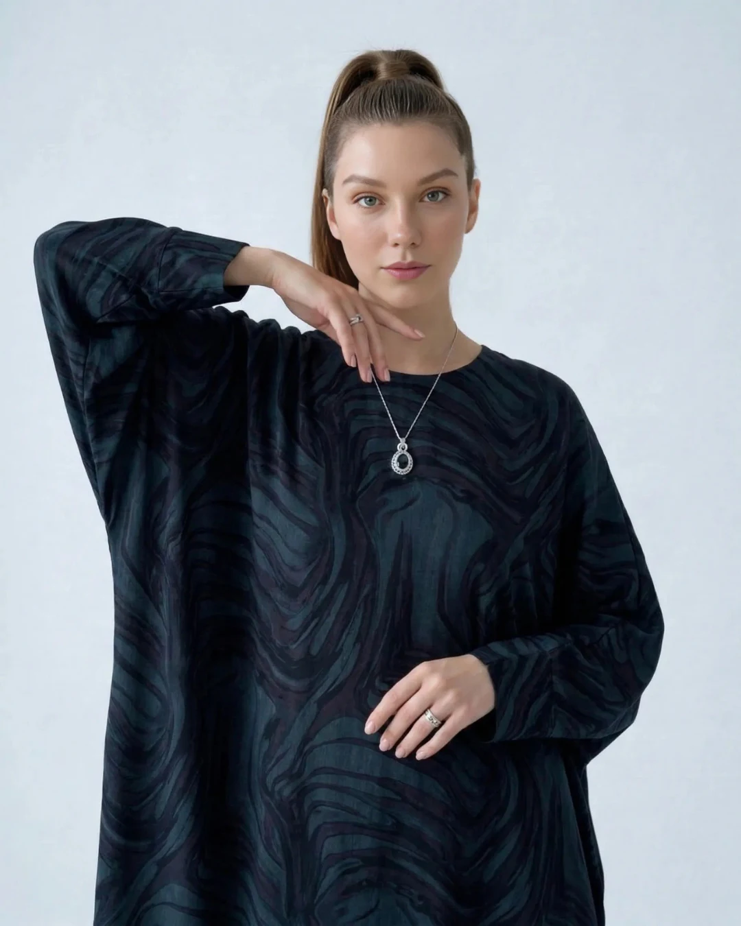 %100 İpeker Cupro Mavi Desenli Yarasa Kol Elbise - Görsel 4