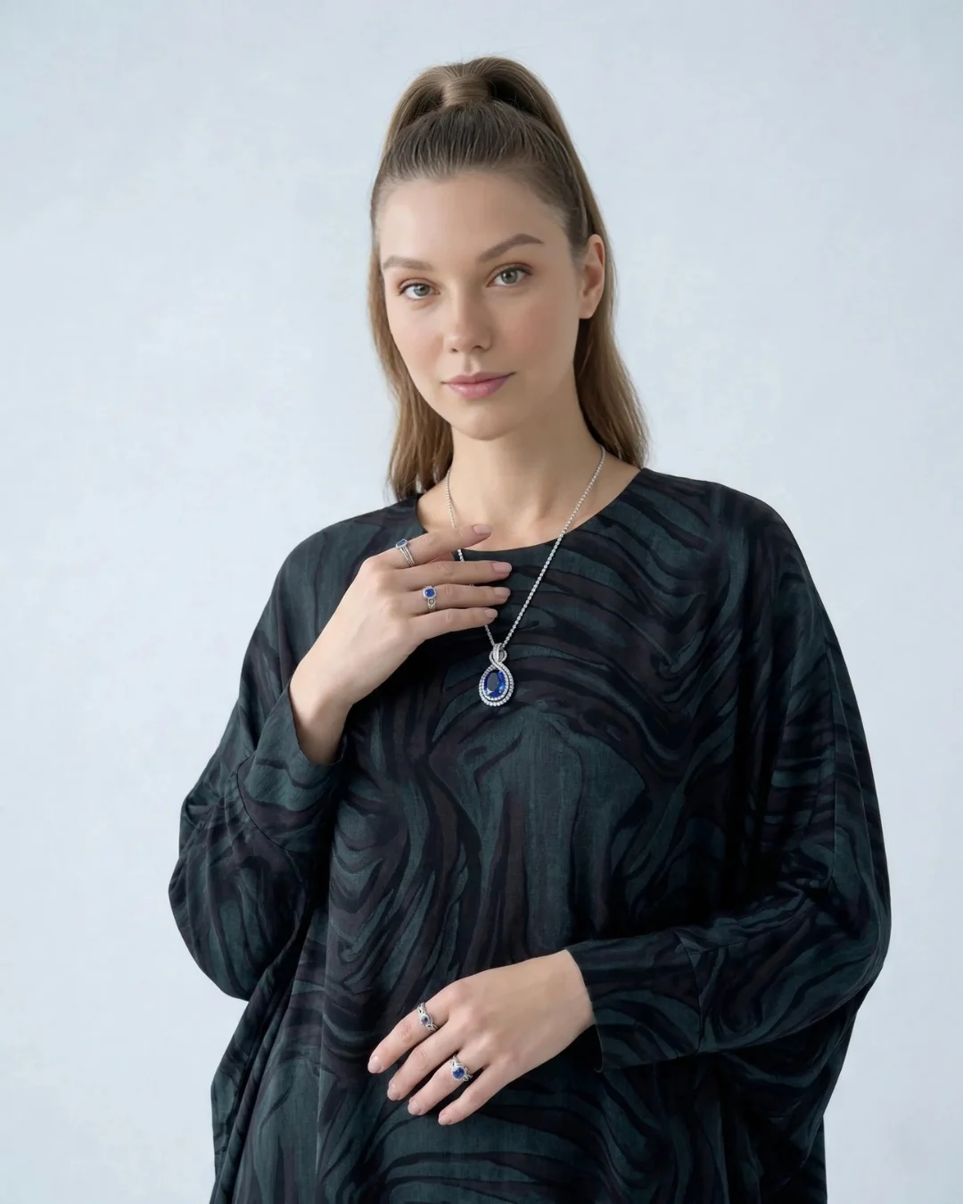 %100 İpeker Cupro Mavi Desenli Yarasa Kol Elbise - Görsel 5