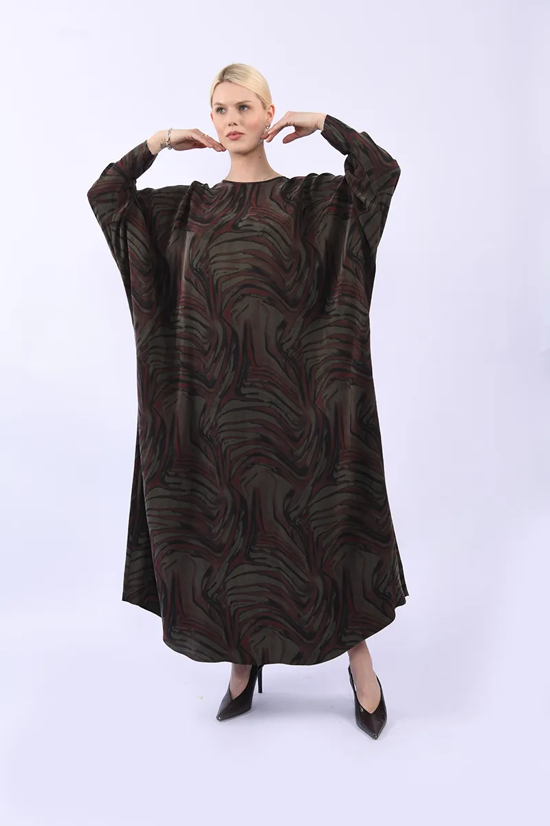 %100 İpeker Cupro Kahverengi - Yeşil Desenli Yarasa Kol Elbise - Görsel 3